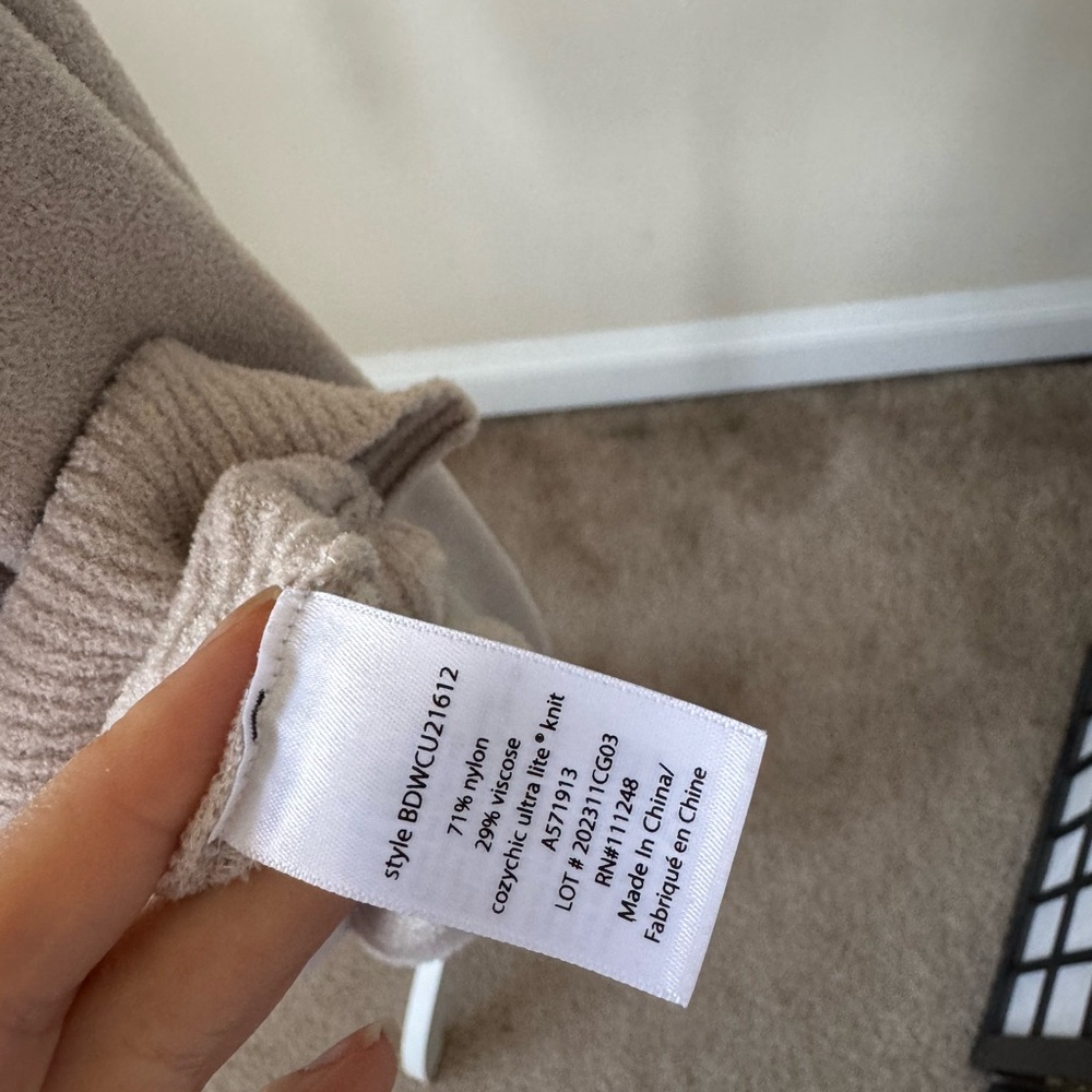 Barefoot Dreams Cozychic Women's V-Neck Sweater - Picture 7 of 8